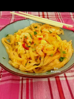 Una foto de Noodles de arroz con langostinos