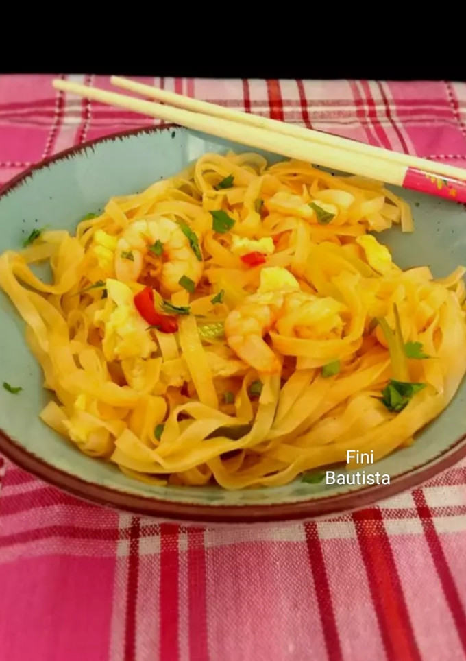 Una foto de Noodles de arroz con langostinos