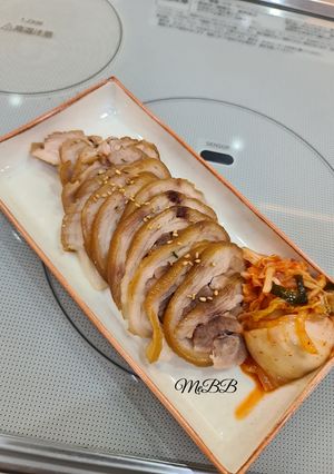 Hình của món Bossam thịt luộc kiểu Hàn 🇰🇷.