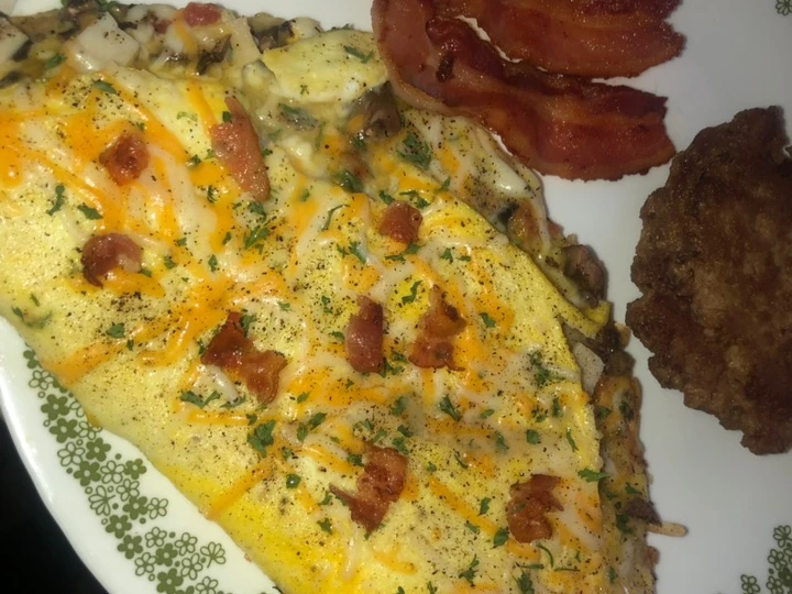 Easy Steps to Make Smoked turkey, mushroom, bacon & cheese omelette the  Makes Drooling So Delicious