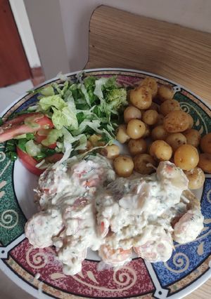 Una foto de Filete de pescado al ajillo 🥘 con camarones
