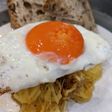 Airfryer Spaghetti squash and fried egg quick lunch