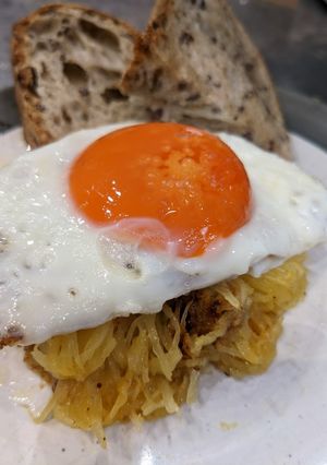 A picture of Airfryer Spaghetti squash and fried egg quick lunch.