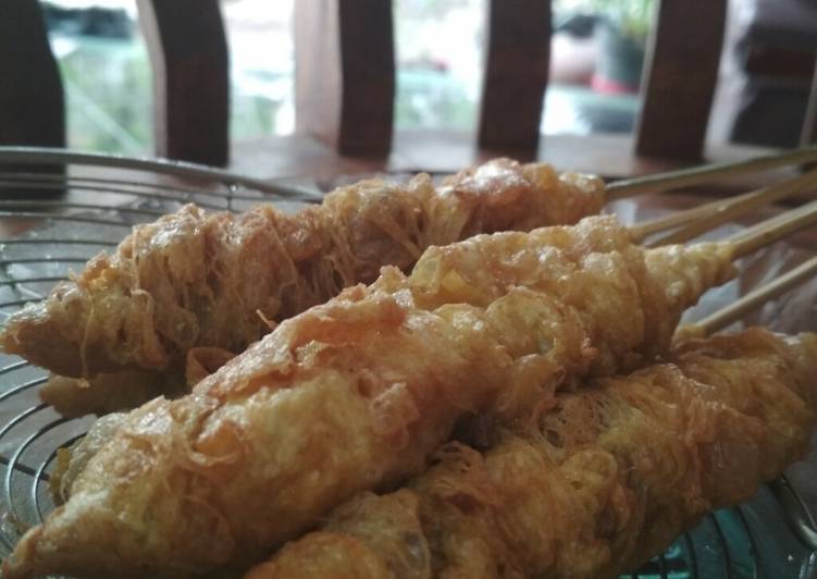 Sate telur gulung isi bakso