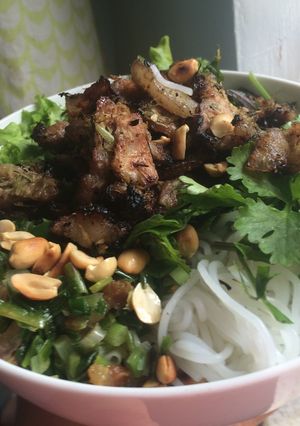 Hình của món Bún thịt nướng mỡ hành.