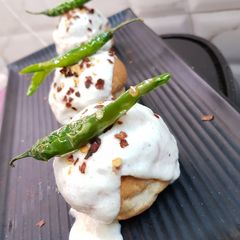 Stuffed vada pav with cheesy dip A picture of Stuffed vada pav with cheesy dip.