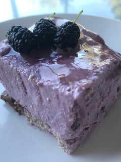Una foto de Cheesecake de moras light congelada saludable con yogur
