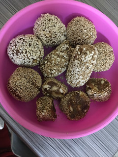 A picture of Dates nutty sesame poopy seeds ladoo.