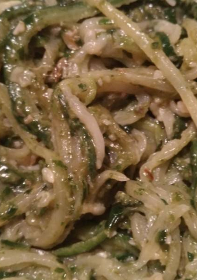 Una foto de Falsos espaguetis con pesto