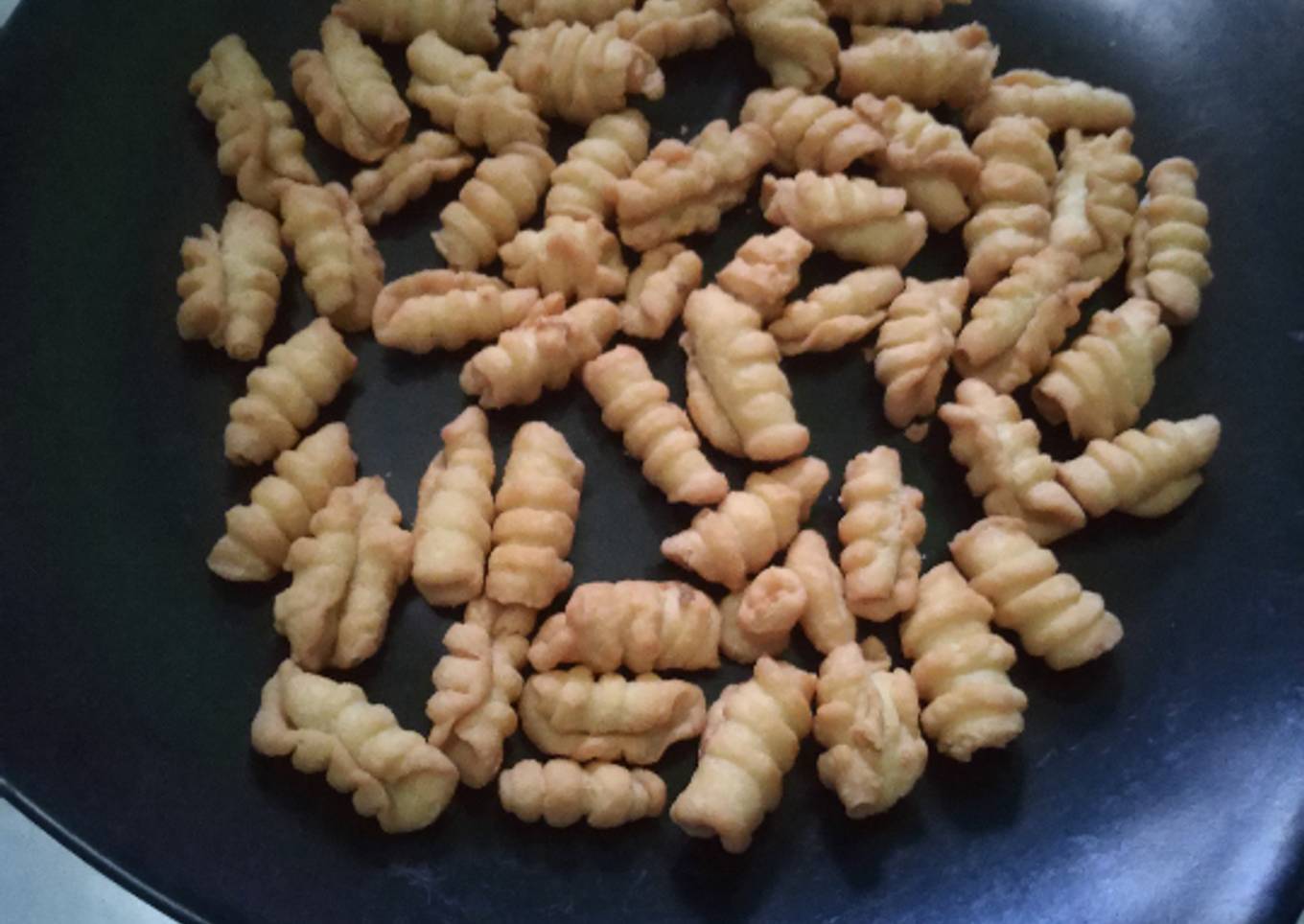10. Kue ulat simpel