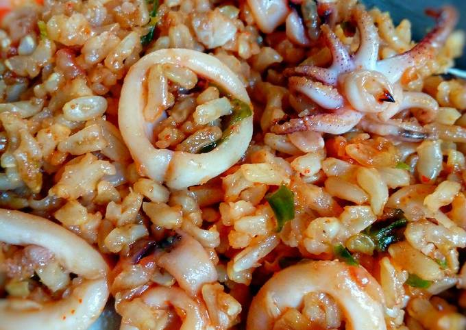 Resep Nasi goreng cumi bumbu rempah yang Enak