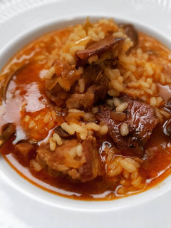 Una foto de Arroz caldoso de costillas y rovellons