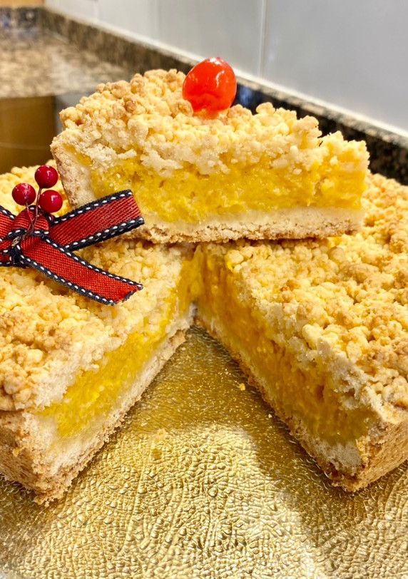 Una foto de Pastel relleno con calabaza y cabello de ángel