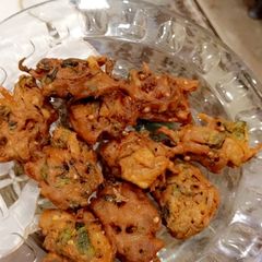 Piyaz palak ke pakoray A picture of Piyaz palak ke pakoray.