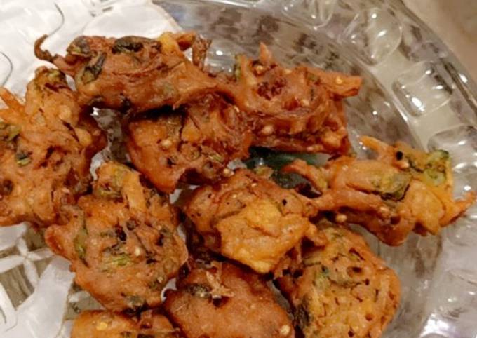 Piyaz palak ke pakoray