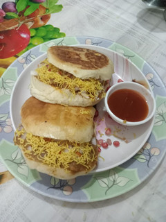 દાબેલી (Dabeli Recipe In Gujarati) રેસીપી મુખ્ય ફોટો