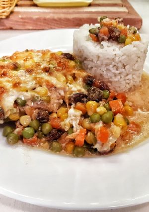 Zöldséges-mazsolás csirkemell recept fotója