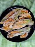 Frittelle dolci con fiori di zucca