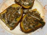 Crostoni con sardoni (alici) marinati al finocchietto selvatico