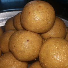 A picture of Wheat flour and rava laddu.