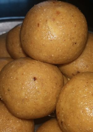 A picture of Wheat flour and rava laddu.