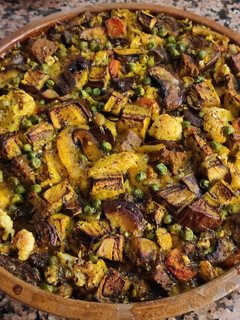 Una foto de Brown rice, vegetables, seitán with baked seaweed