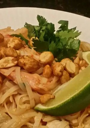 A picture of Brad's chicken and prawn pad thai.