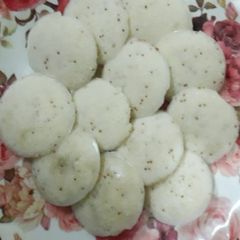 A picture of Rava idli.