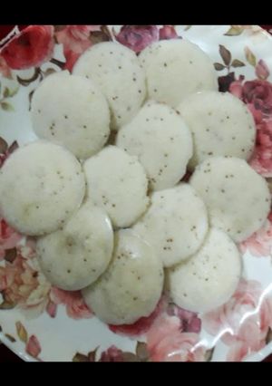 A picture of Rava idli.