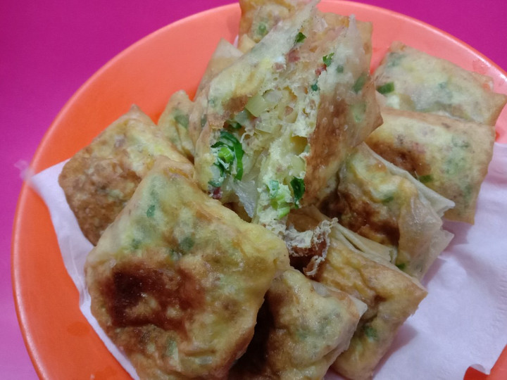 Cara Gampang Menyiapkan Martabak telur lumpia kornet yang Menggugah Selera