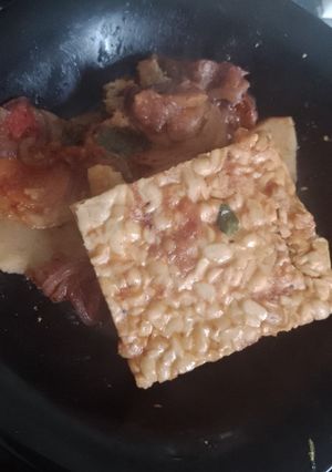 Una foto de Tempeh vegano a la portuguesa (🌱)