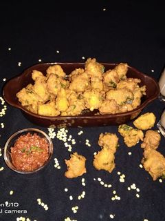 मूंग दाल पकौड़ा (Moong Dal Pakoda Recipe In Hindi) रेसिपी मुख्य फोटो
