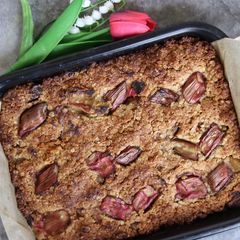 A picture of Rhubarb and ginger oat bake.