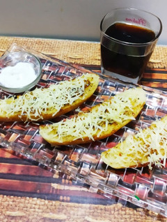 ગાર્લિક બ્રેડ(Garlic Bread Recipe in Gujarati) રેસીપી મુખ્ય ફોટો