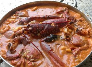 Una foto de Arroz caldoso de bogavante y nécoras