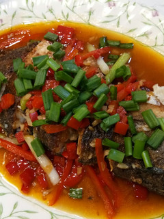 A picture of Fried Siakap with Garlic, Capsicum and Sauce.