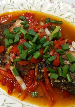 A picture of Fried Siakap with Garlic, Capsicum and Sauce.