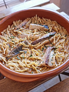 Una foto de Fideos a la cazuela con caballa