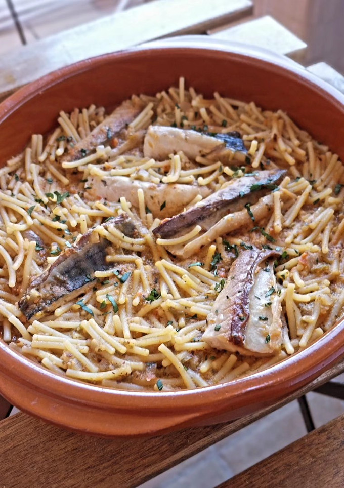 Una foto de Fideos a la cazuela con caballa