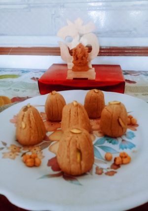 A picture of Protein rich healthy roasted chana dal chopped dry fruit and sesame seeds ladoo.