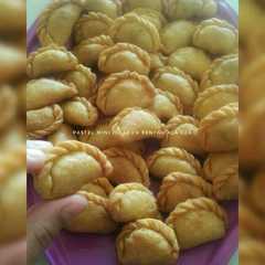 รูปของ Pastel mini isi abon super renyah