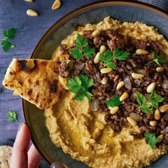 A picture of Hummus Kawarma.