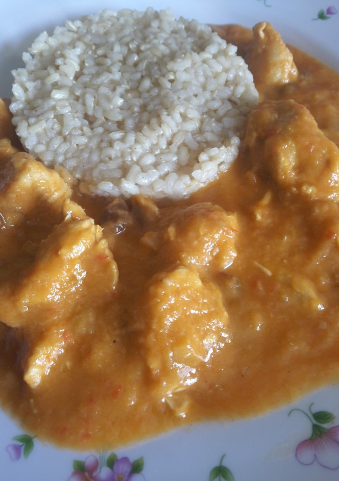 Una foto de Pollo con curry y mango
