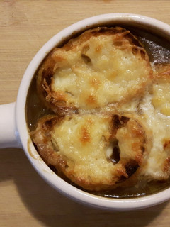 A picture of French Onion Soup.