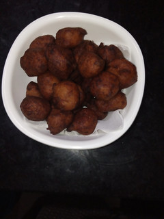 வாழைப்பழ பால்ஸ் (Vaazhaipazha balls Recipe in Tamil) செய்முறை முக்கிய புகைப்படம்