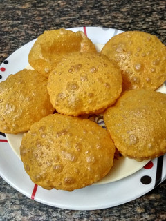 મસાલા પૂરી(Masala puri Recipe in Gujarati) રેસીપી મુખ્ય ફોટો