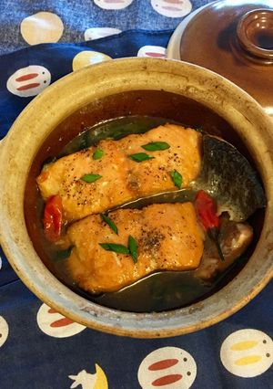 Hình của món Cá Hồi Kho Tộ.