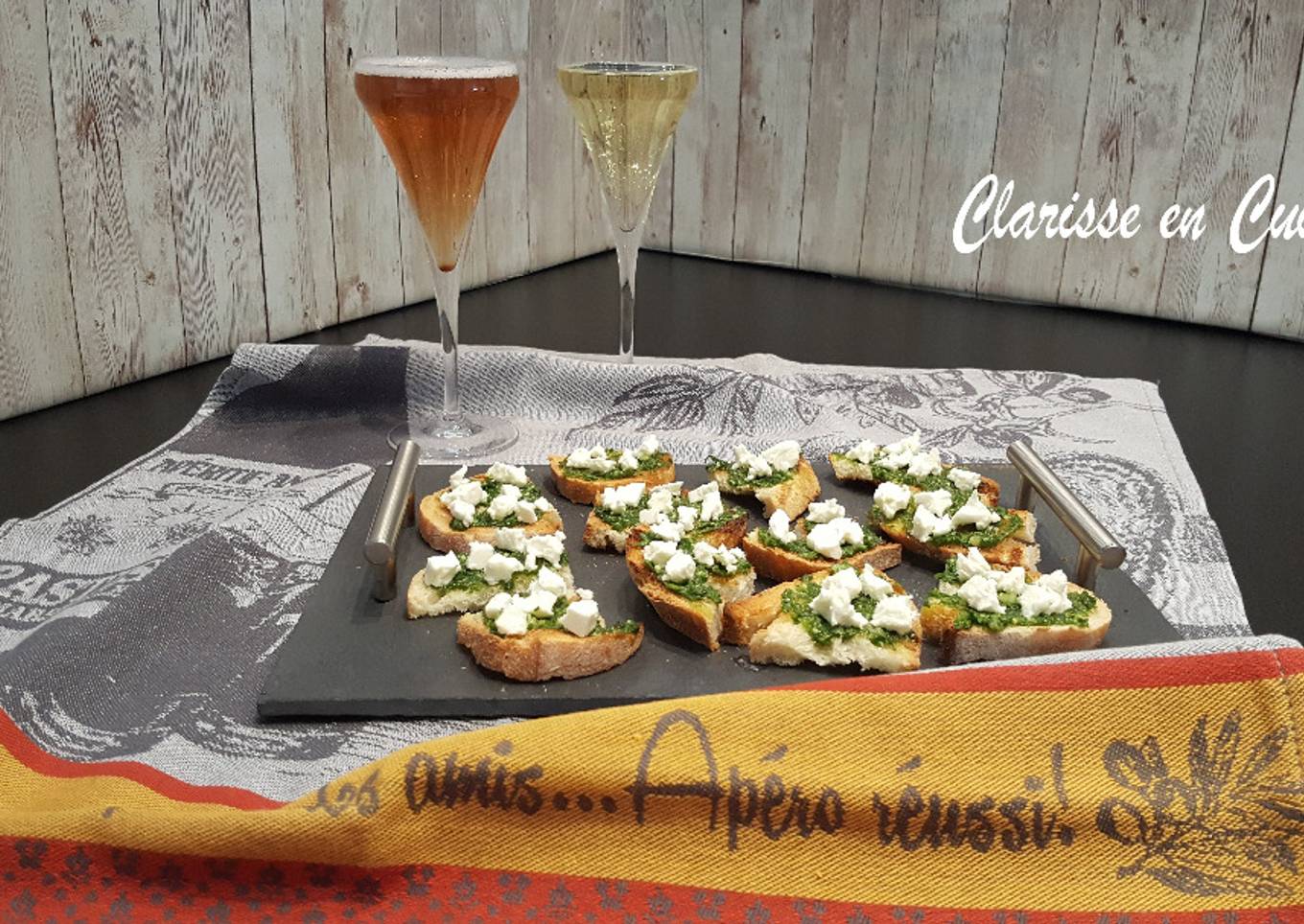 Crostini au pesto et à la fêta