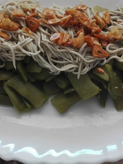 Una foto de Ensalada de judías y anguriñas