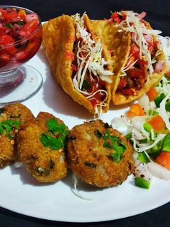 रोटी मैक्सिकन टाकोस फिलिंग सोयाबीन टिक्की विद सालसा रेसिपी मुख्य फोटो